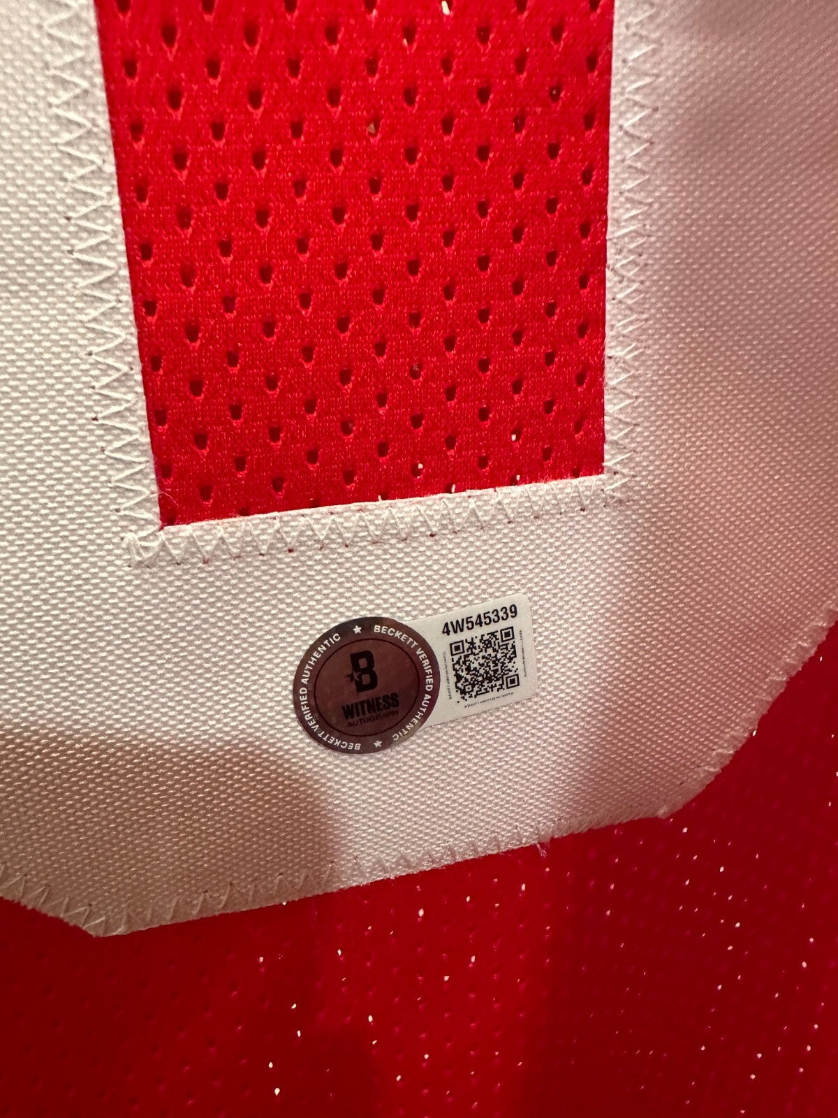 Vernon Davis Signed San Francisco 49ers #85 Jersey – Beckett Witnessed