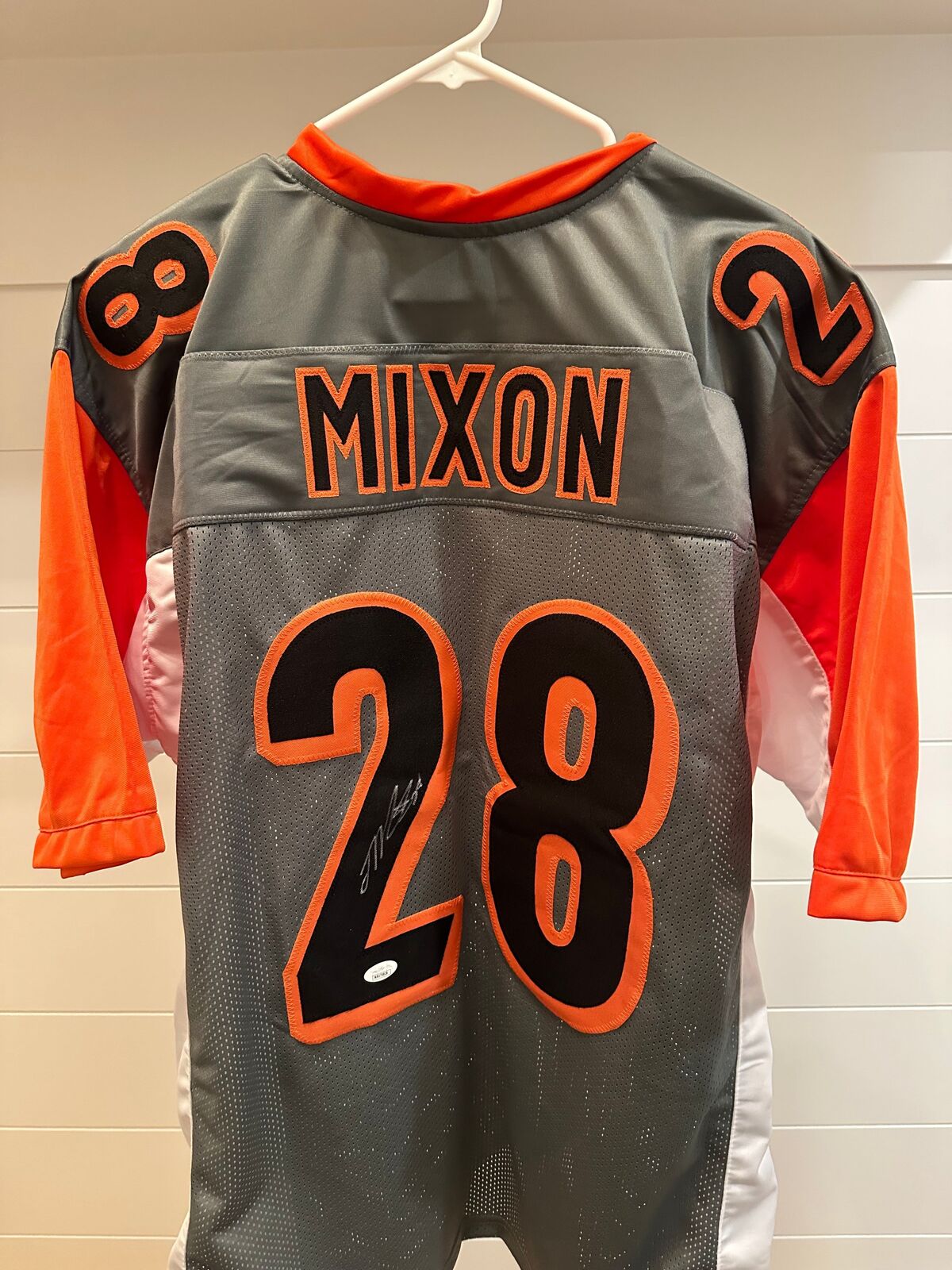 Joe Mixon Signed Cincinnati Bengals #28 Jersey – JSA Witnessed COA WB173828