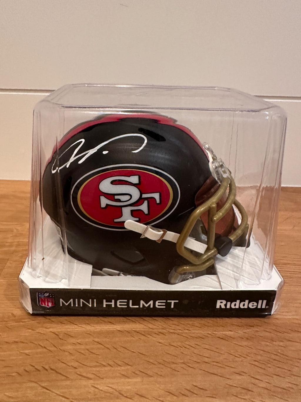 Vernon Davis Signed 49ers Black Eclipse Mini Helmet – Beckett Witnessed