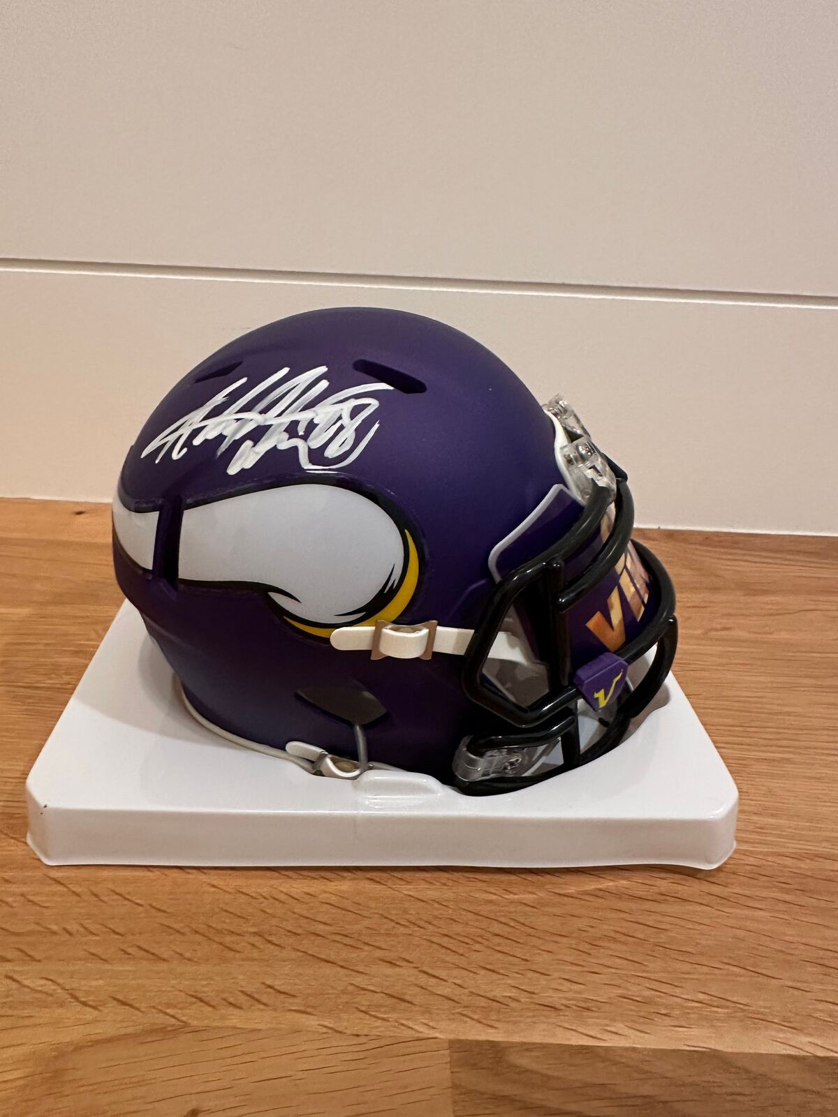 Adrian Peterson Signed Minnesota Vikings Riddell Mini Helmet – Beckett Witnessed