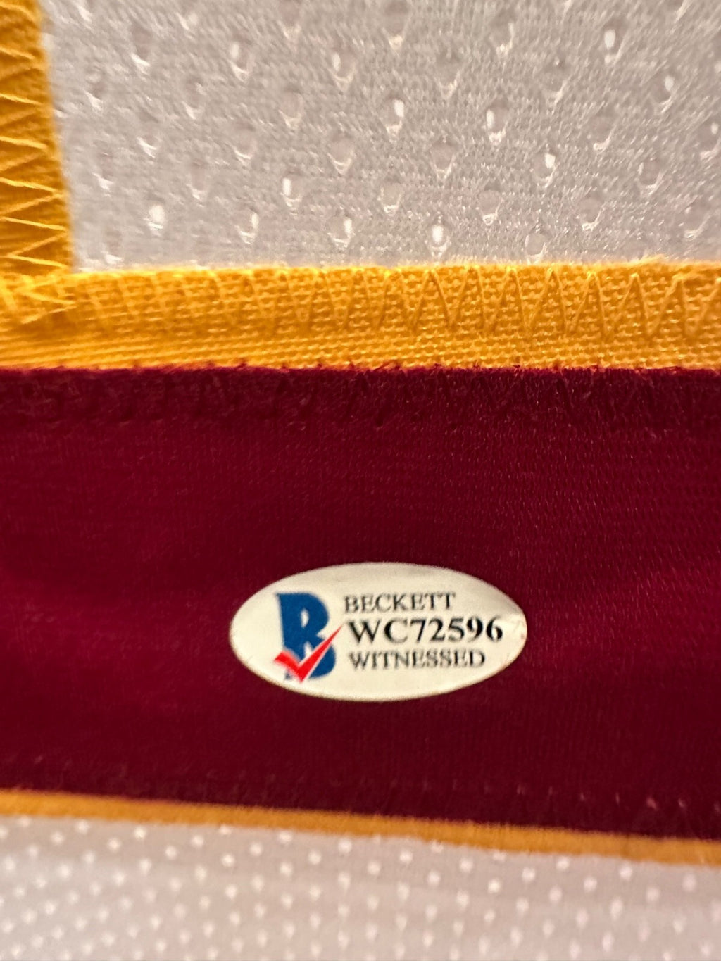 Tyler Johnson Signed Minnesota Golden Gophers #6 Jersey – Beckett Witnessed