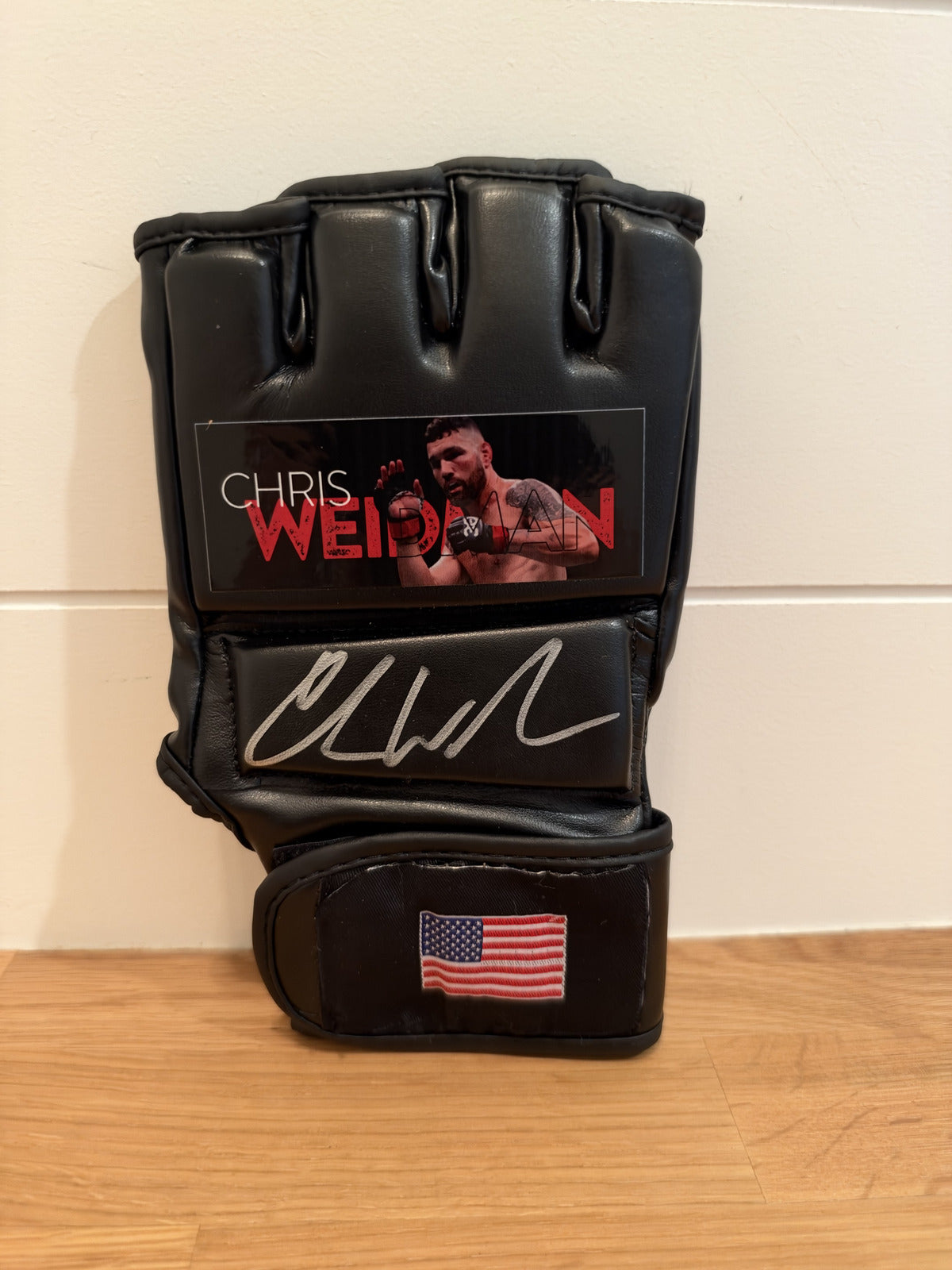 Chris Weidman Signed MMA Glove Beckett COA UFC Champion USA Flag Autographed