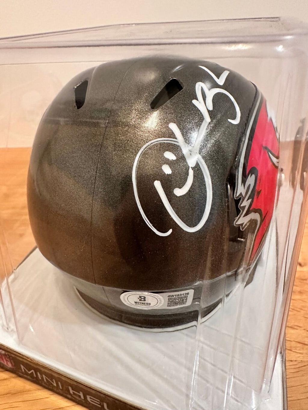 Derrick Brooks Signed Tampa Bay Buccaneers Riddell Mini Helmet – Beckett Witness