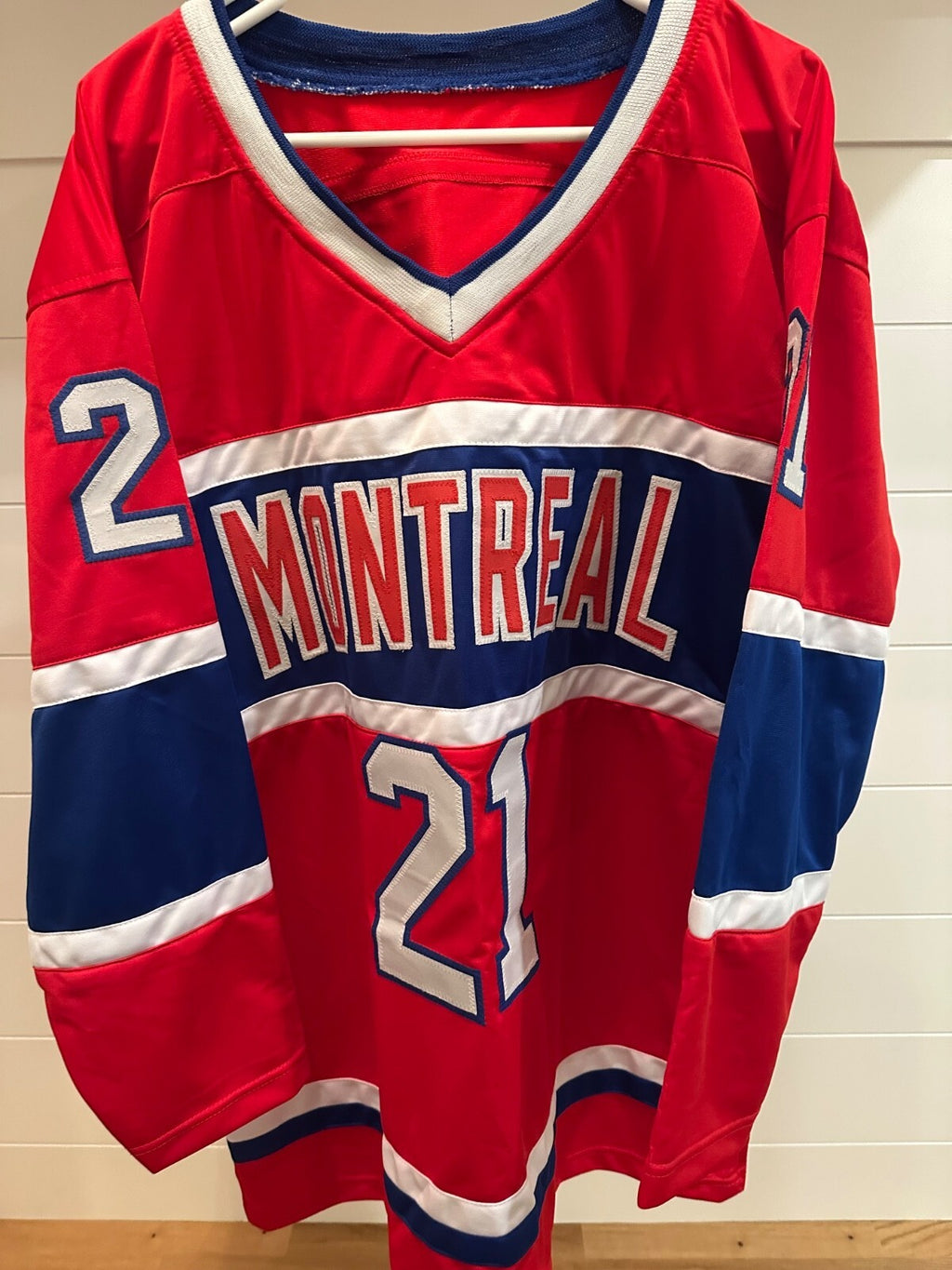 Guy Carbonneau Signed Montreal Canadiens Jersey “HOF 19” Beckett Witnessed