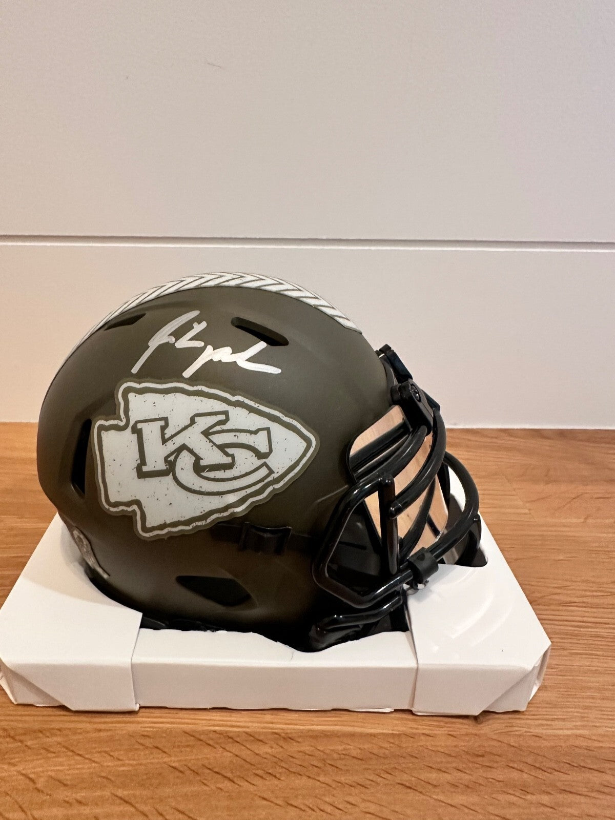 Isiah Pacheco Signed Chiefs Salute to Service Mini Helmet – Witness Authenticate