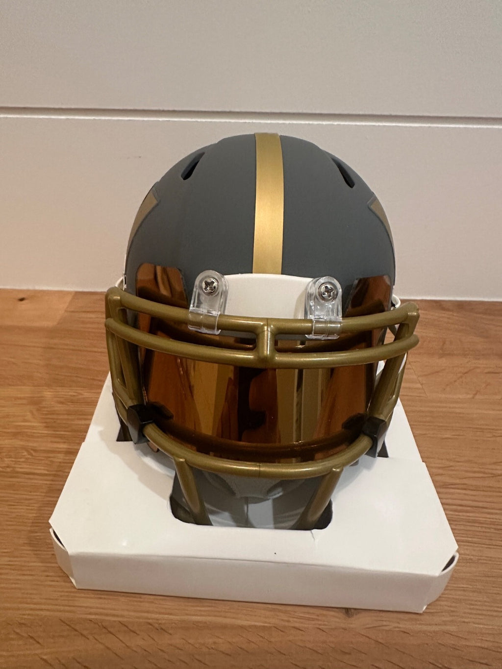 Brian Robinson Jr. Signed Commanders Slate Mini Helmet – Beckett Witnessed