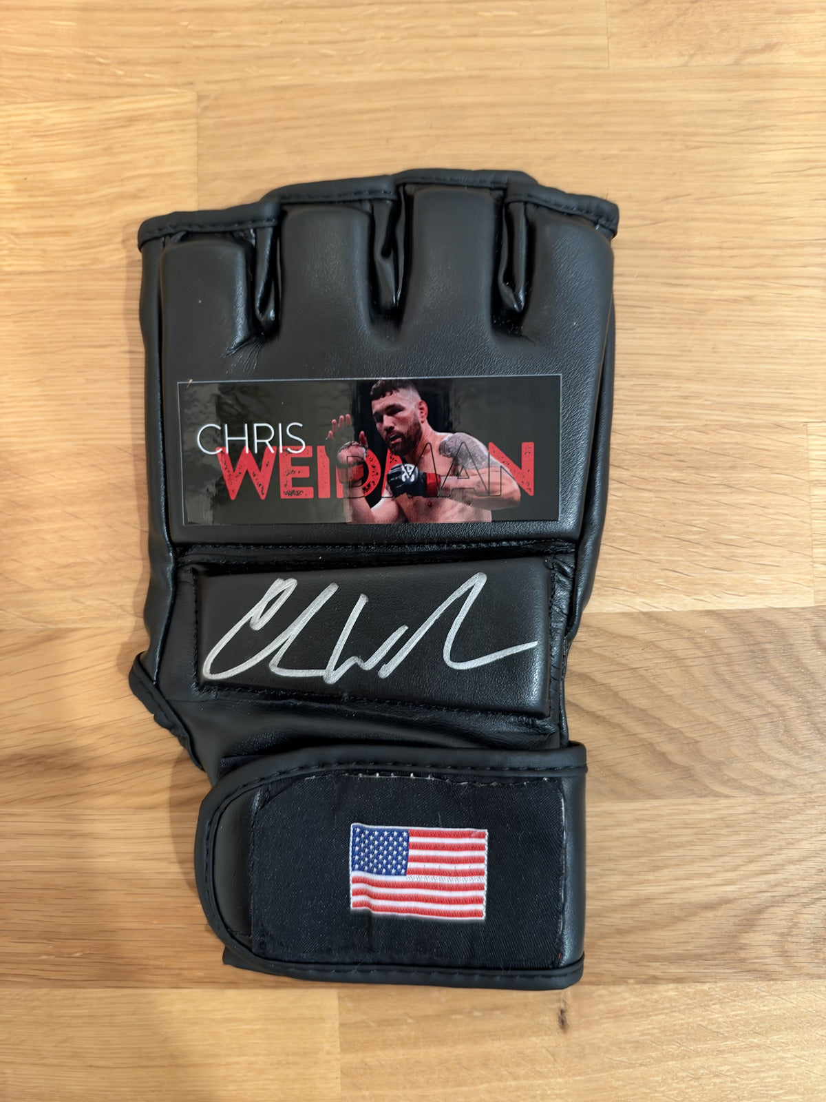 Chris Weidman Signed MMA Glove Beckett COA UFC Champion USA Flag Autographed