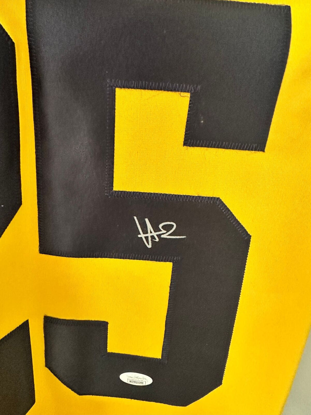 Hassan Haskins Signed Michigan Jersey #25 – JSA Witness Authenticated