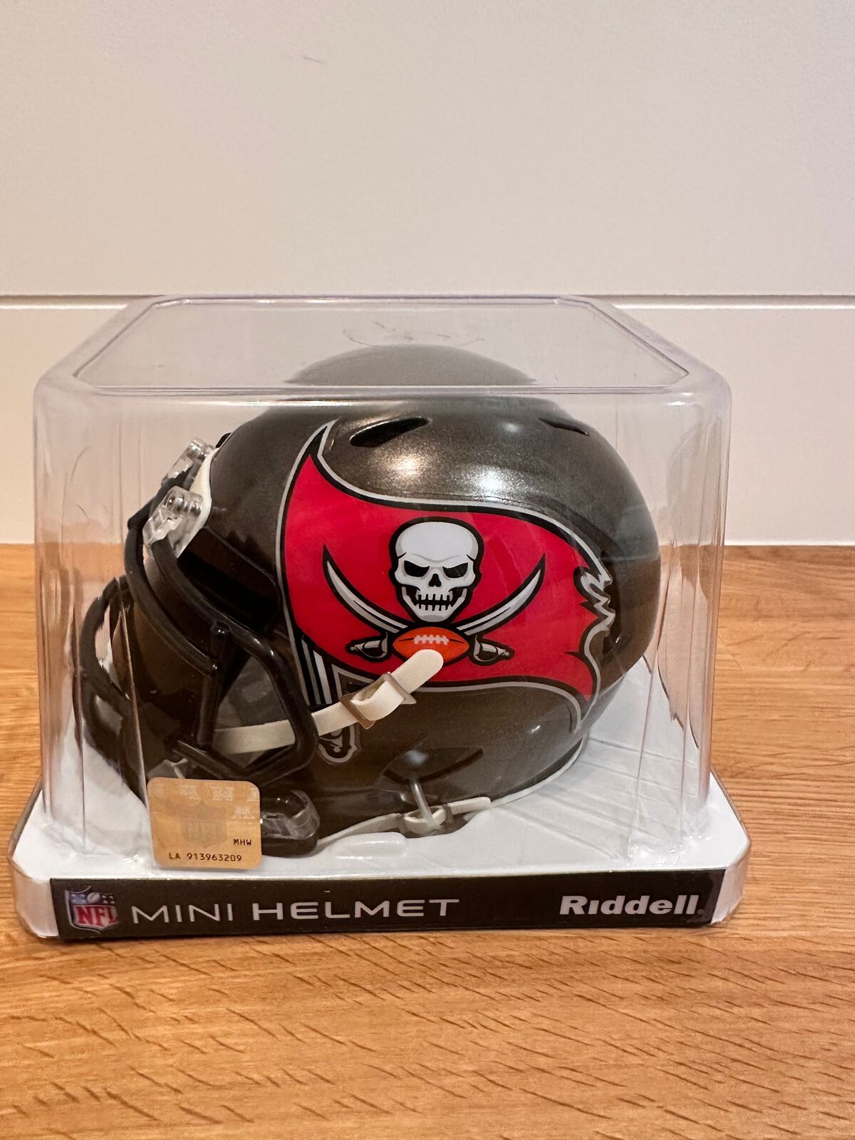 Derrick Brooks Signed Tampa Bay Buccaneers Riddell Mini Helmet – Beckett Witness