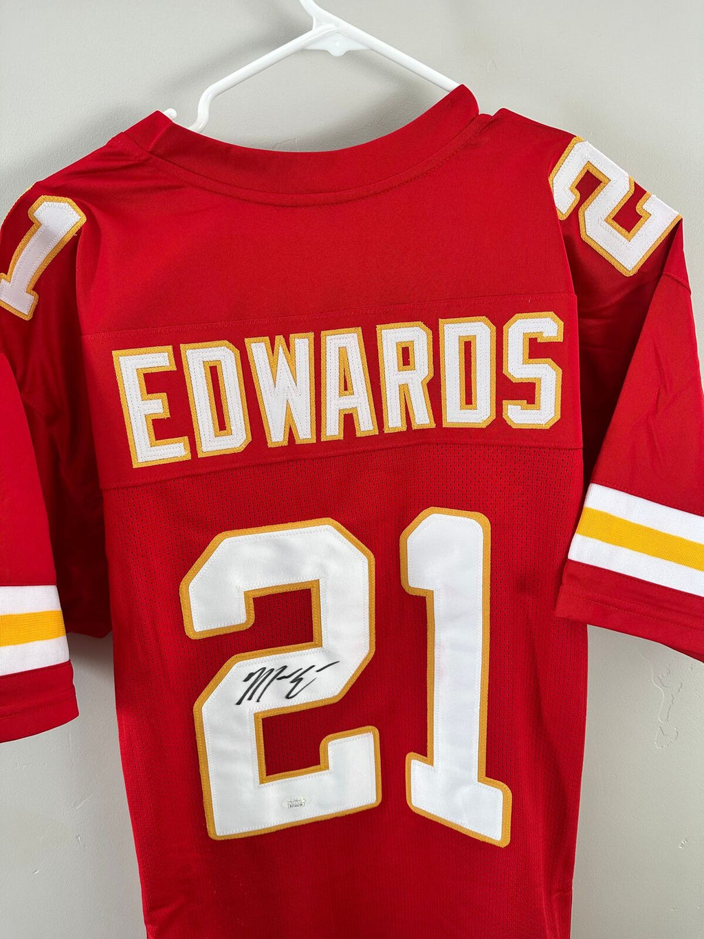 Mike Edwards Signed Chiefs Jersey – JSA Witness Authenticated