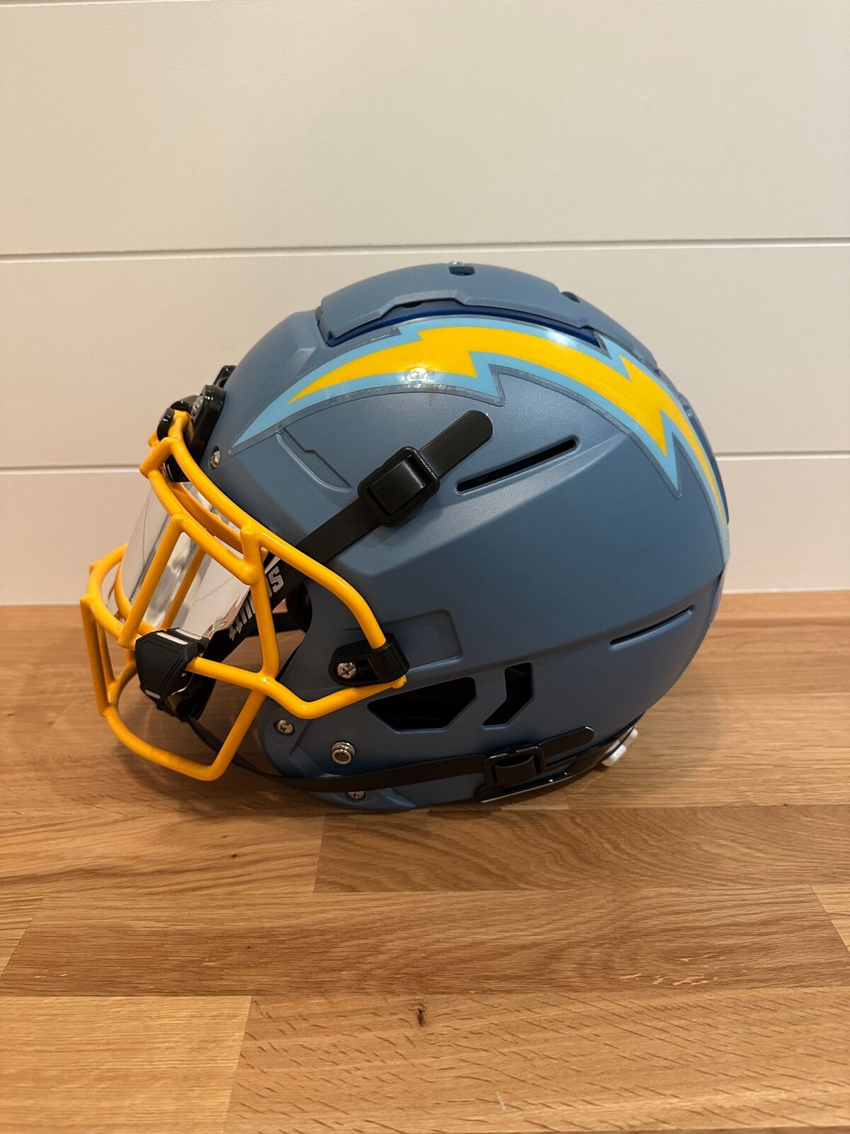 Justin Herbert Signed LA Chargers Schutt F7 Full-Size Authentic Helmet – Beckett