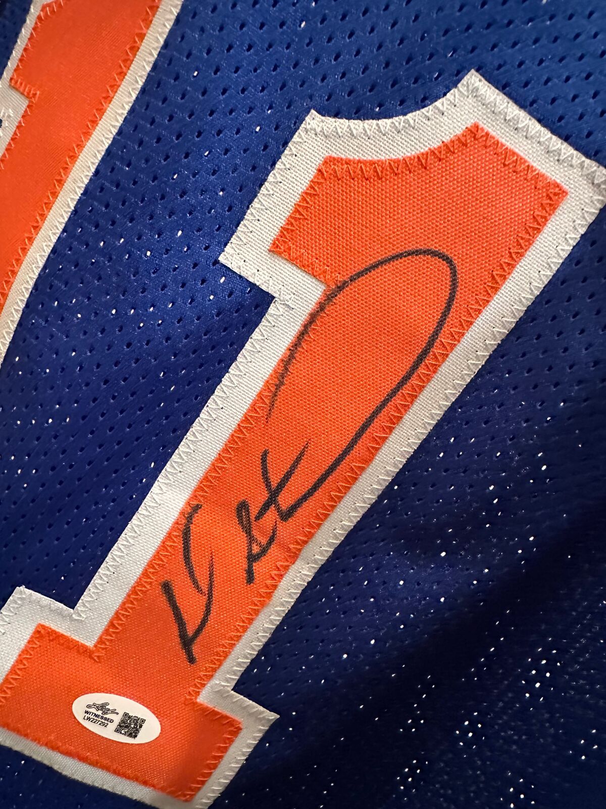 Rod Strickland Signed New York Knicks #11 Basketball Jersey – Leaf Witnessed COA