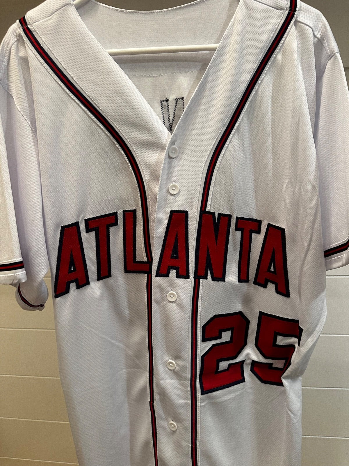Andruw Jones Signed Atlanta Braves Jersey — Beckett Witness Certified