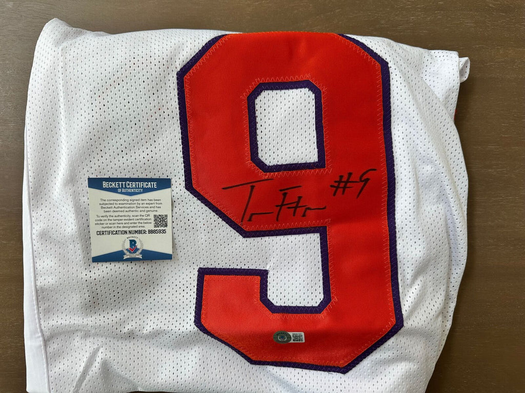 Travis Etienne Jr. Signed Jaguars Jersey – Beckett Authenticated Description: