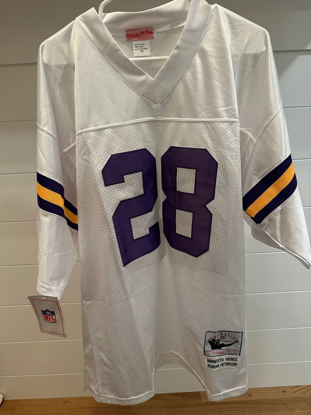 Adrian Peterson Autographed Minnesota Vikings Mitchell & Ness #28 Jersey – JSA
