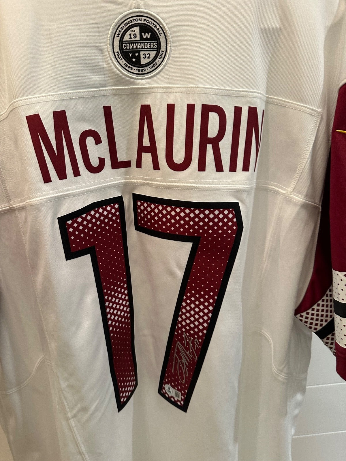 Terry McLaurin Signed Washington Commanders Nike Jersey – Beckett Witnessed – XL