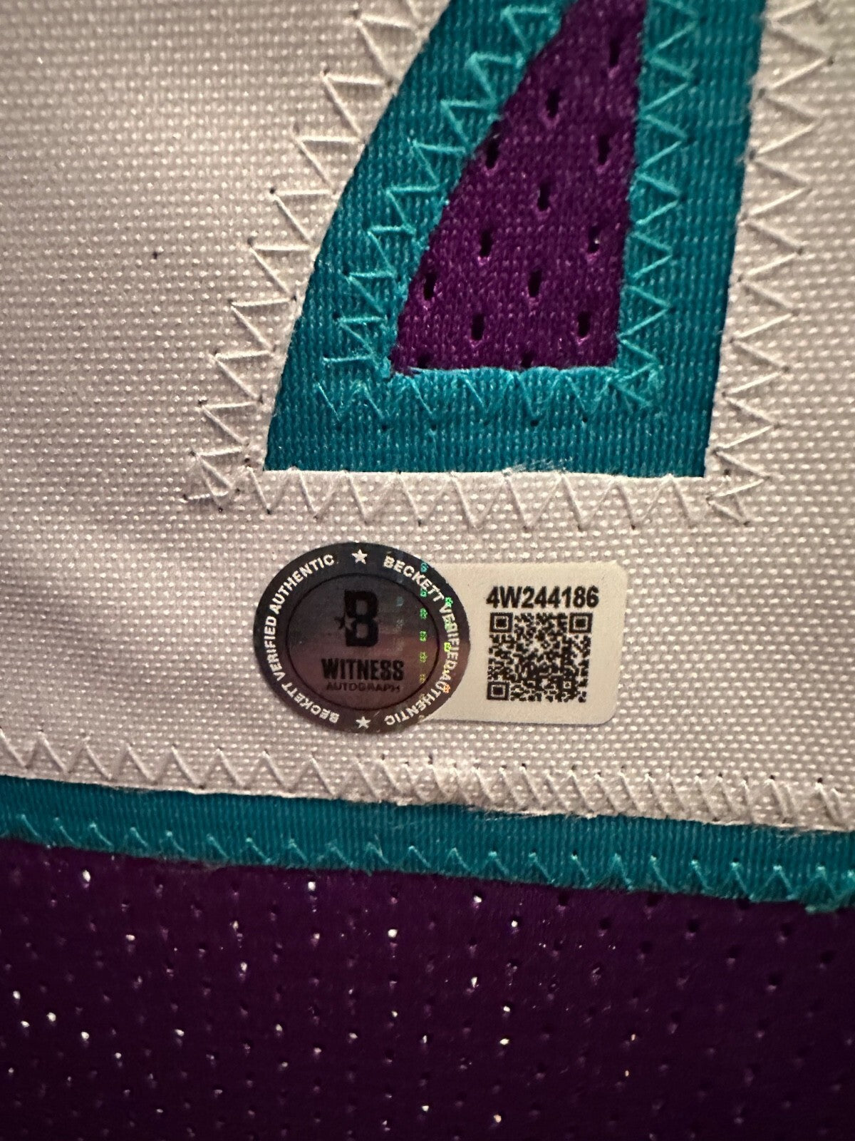 Larry Johnson Signed Charlotte Hornets #2 Jersey – Beckett Witnessed