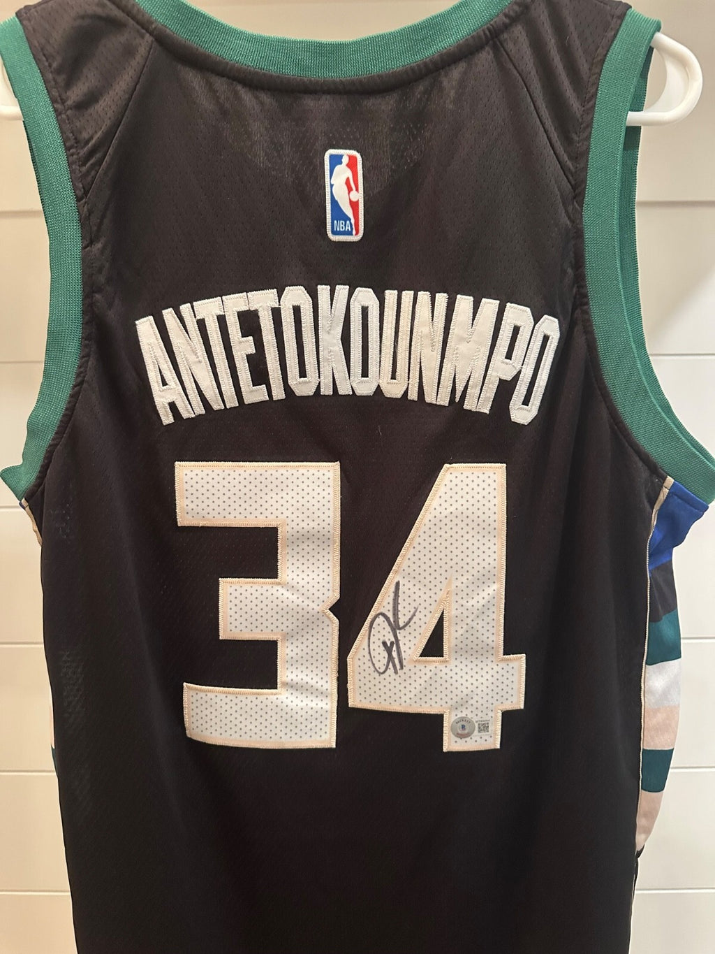 Giannis Antetokounmpo Signed Bucks Nike Swingman Jersey – Beckett Witnessed