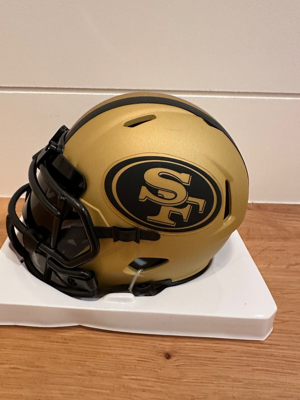 Dee Winters Signed 49ers Gold Riddell Mini Helmet – Beckett Witnessed