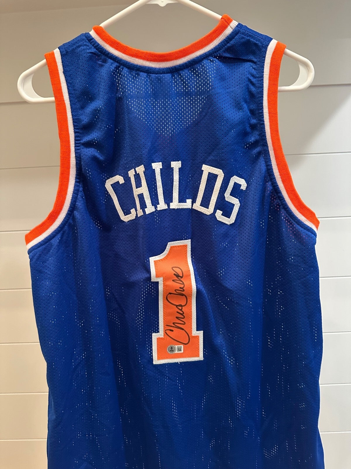 Chris Childs Signed New York Knicks #1 Blue Jersey – Beckett Witnessed