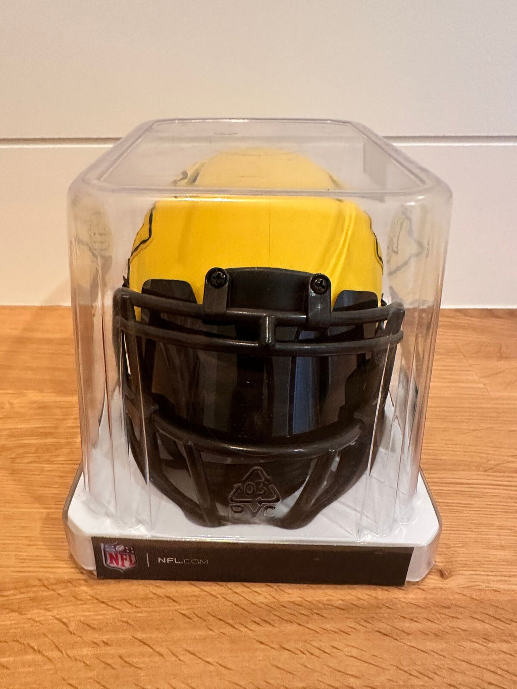 Kareem Hunt Signed Kansas City Chiefs Rave Mini Helmet – Beckett Authenticated