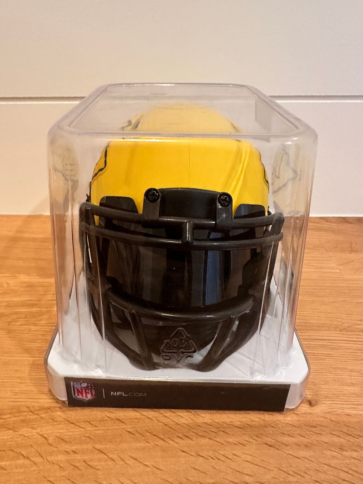 Kareem Hunt Signed Kansas City Chiefs Rave Mini Helmet – Beckett Authenticated