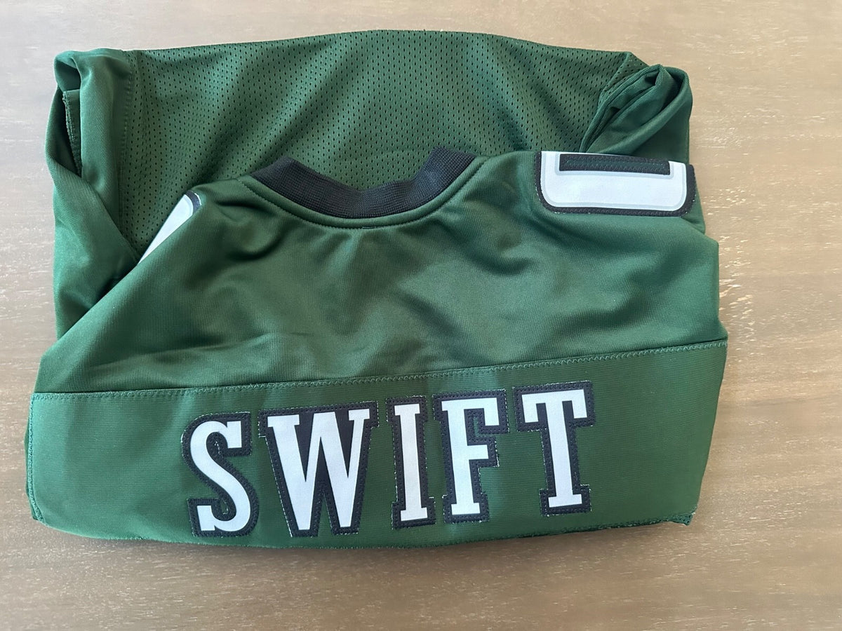D’Andre Swift Signed Eagles Style Jersey with game cut sleeves – Beckett Witness