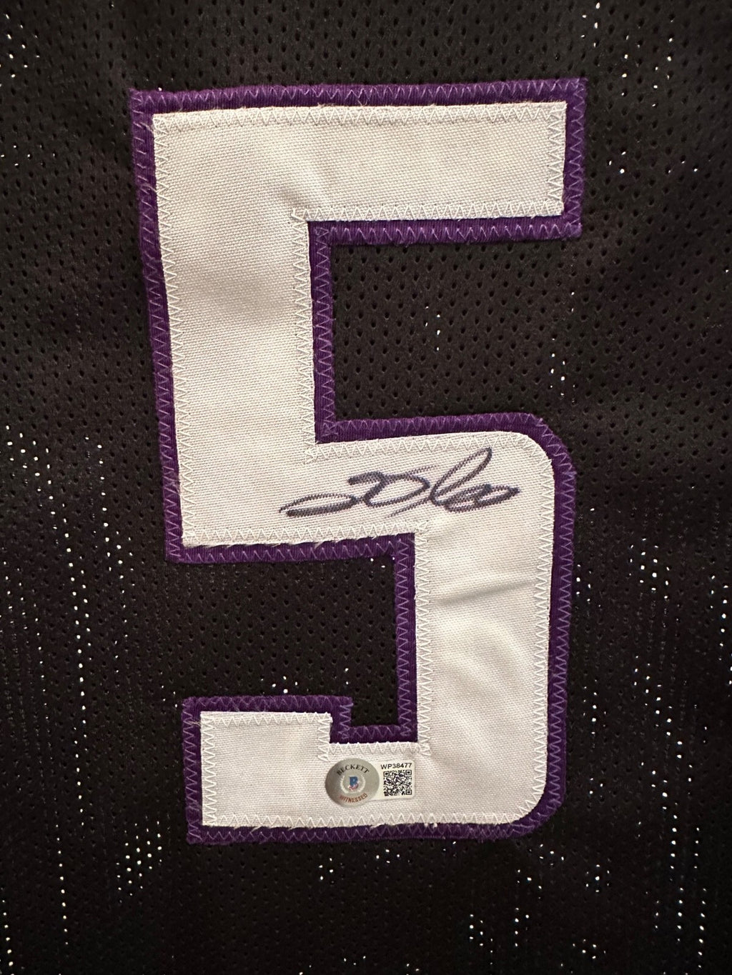 De’Aaron Fox Signed Sacramento Kings “Swipa” Jersey – Beckett Witnessed