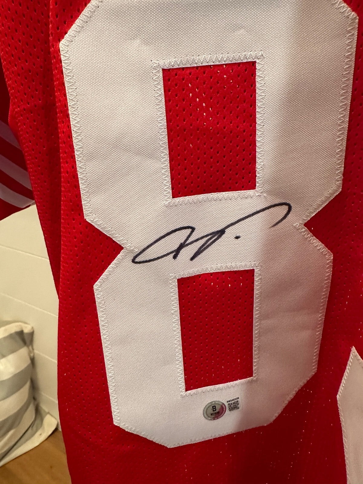 Vernon Davis Signed San Francisco 49ers #85 Jersey – Beckett Witnessed