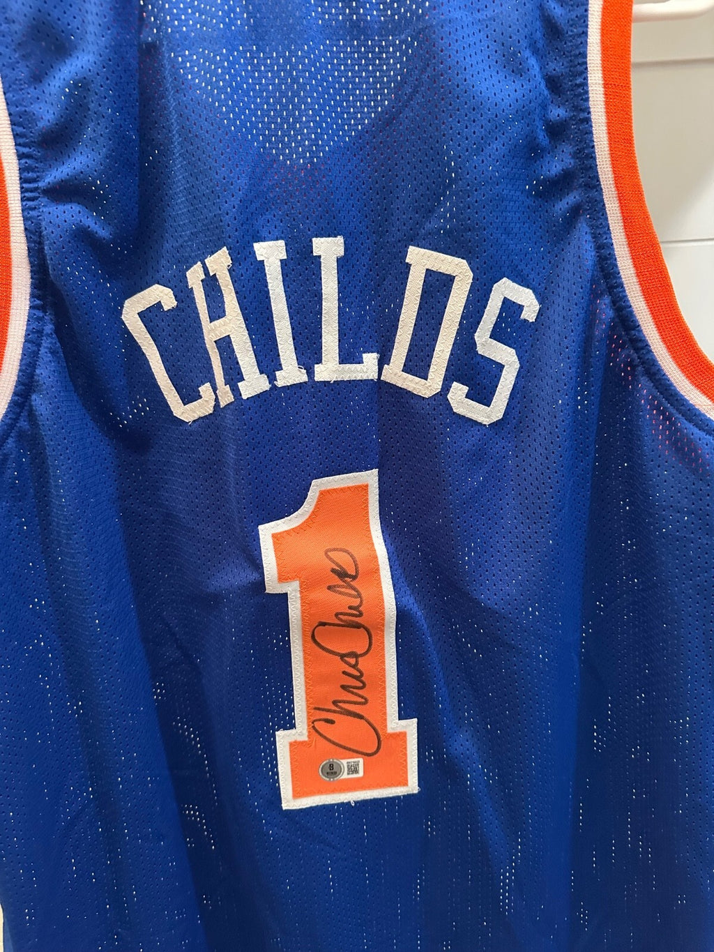 Chris Childs Signed New York Knicks #1 Blue Jersey – Beckett Witnessed