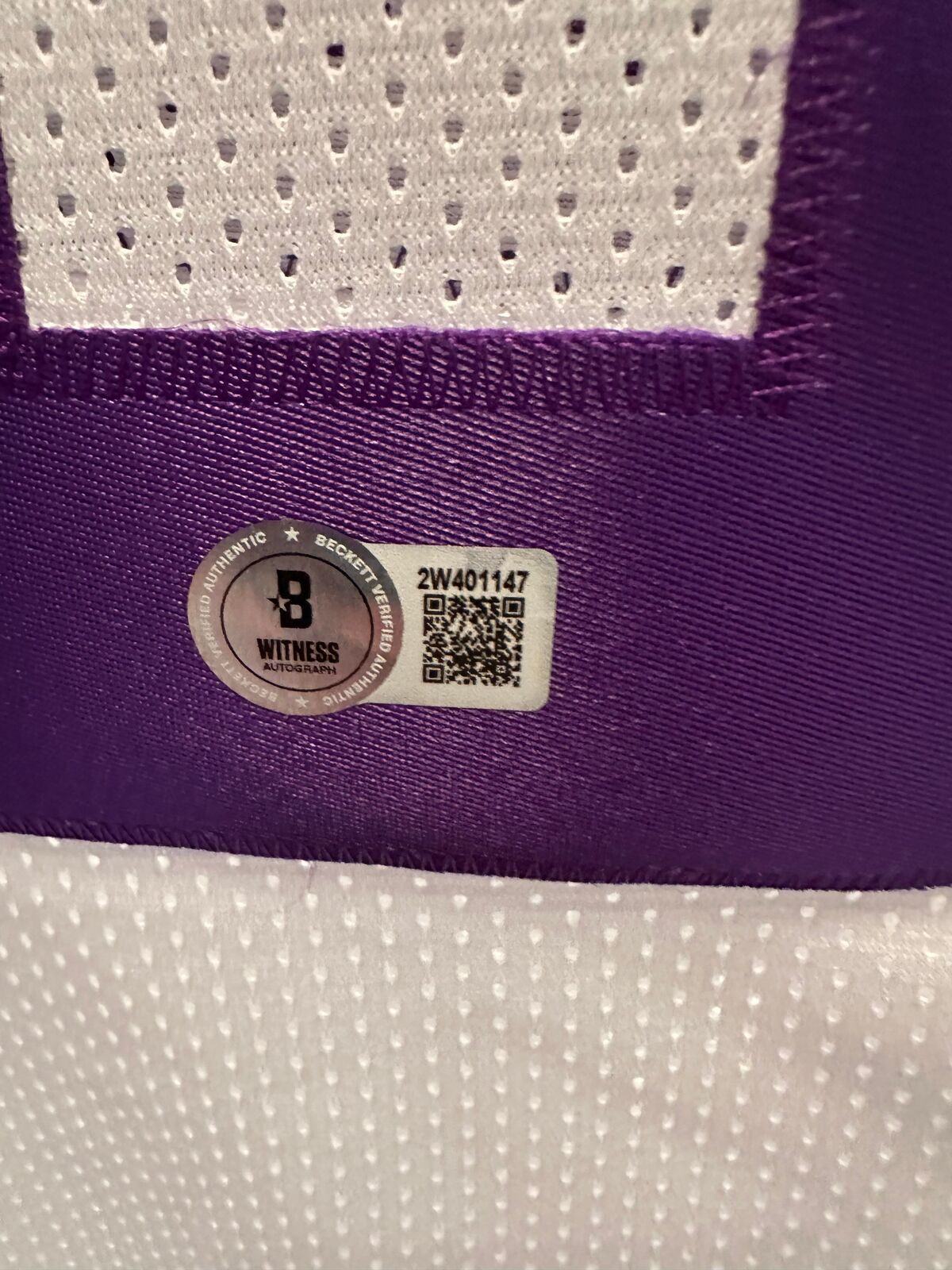 Aaron Jones Signed Minnesota Vikings #33 White Jersey – Beckett Witnessed