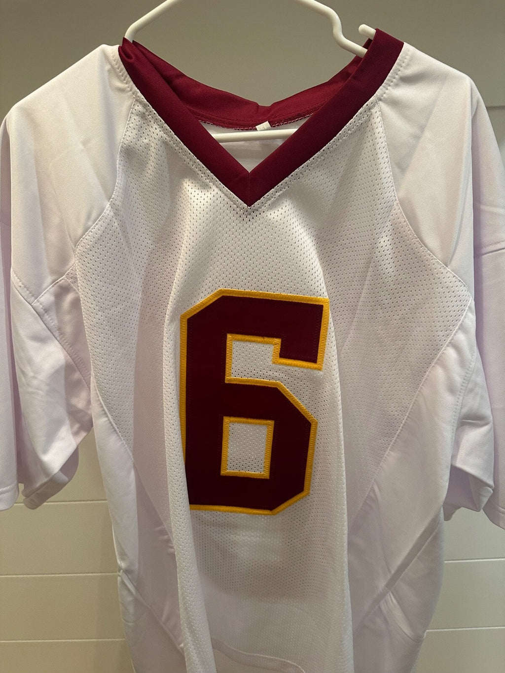 Tyler Johnson Signed Minnesota Golden Gophers #6 Jersey – Beckett Witnessed