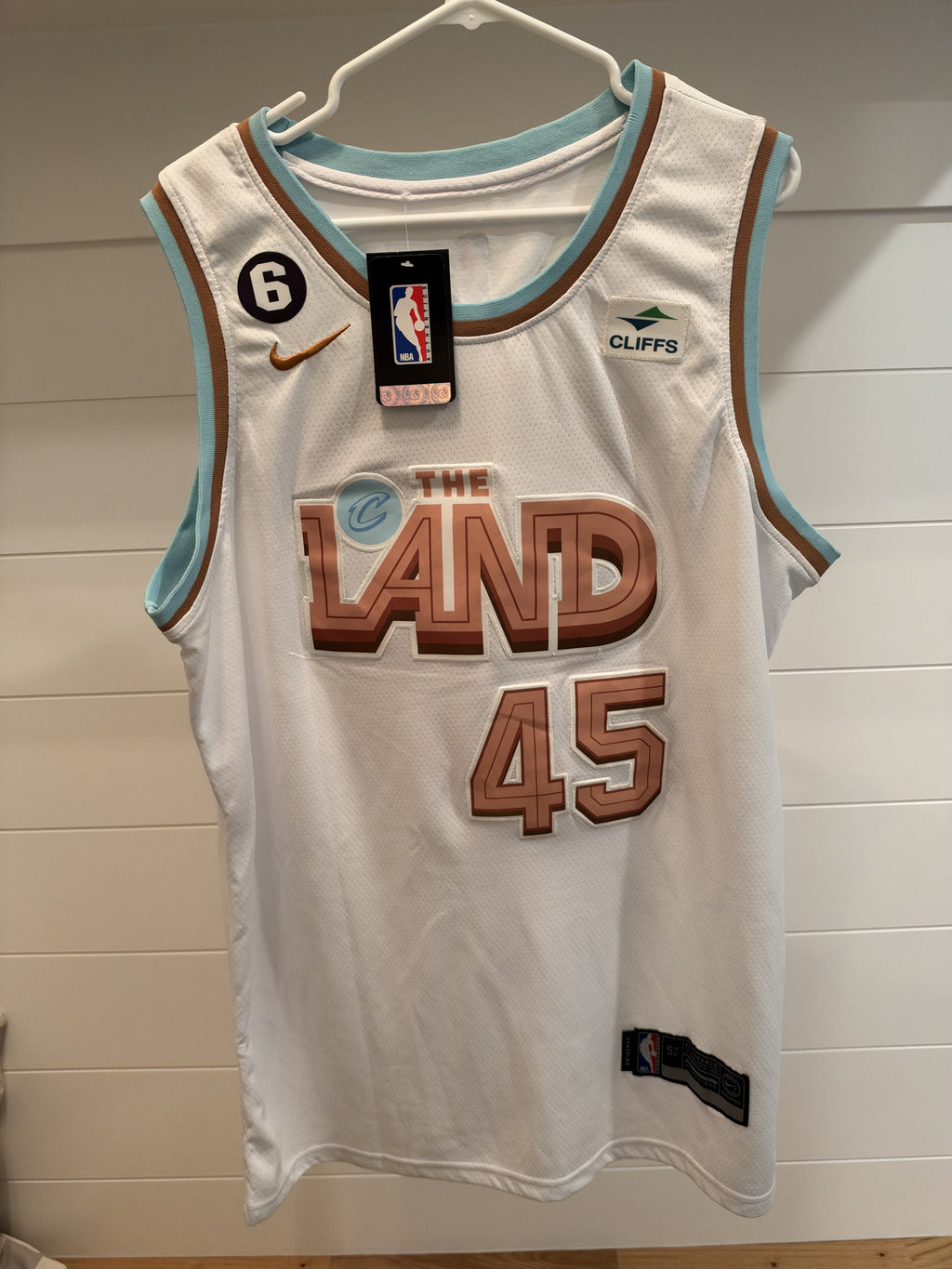 Donovan Mitchell Cleveland Cavaliers #45 The Land White Jersey Size 52 Unsigned