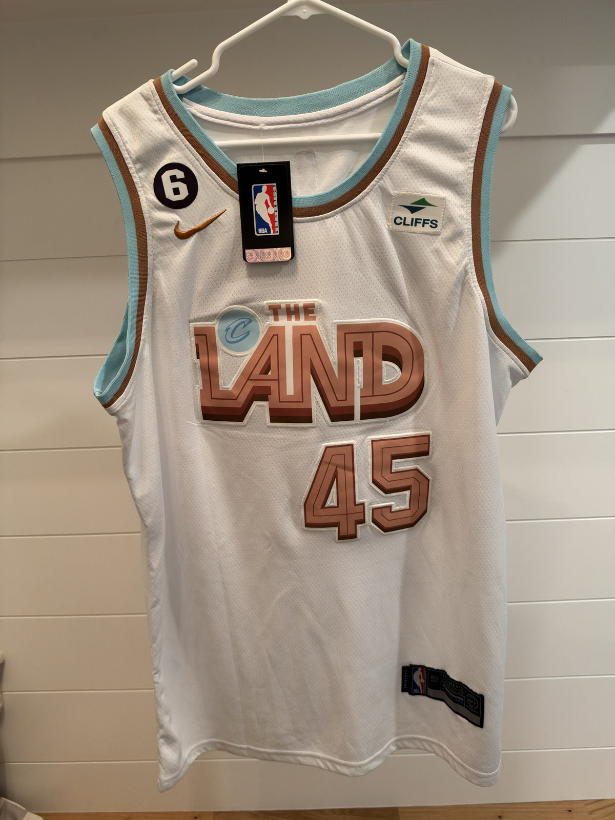 Donovan Mitchell Cleveland Cavaliers #45 The Land White Jersey Size 52 Unsigned