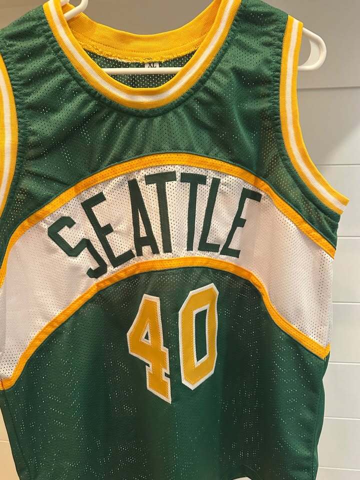 Shawn Kemp Signed Seattle SuperSonics #40 Jersey – Beckett Witnessed