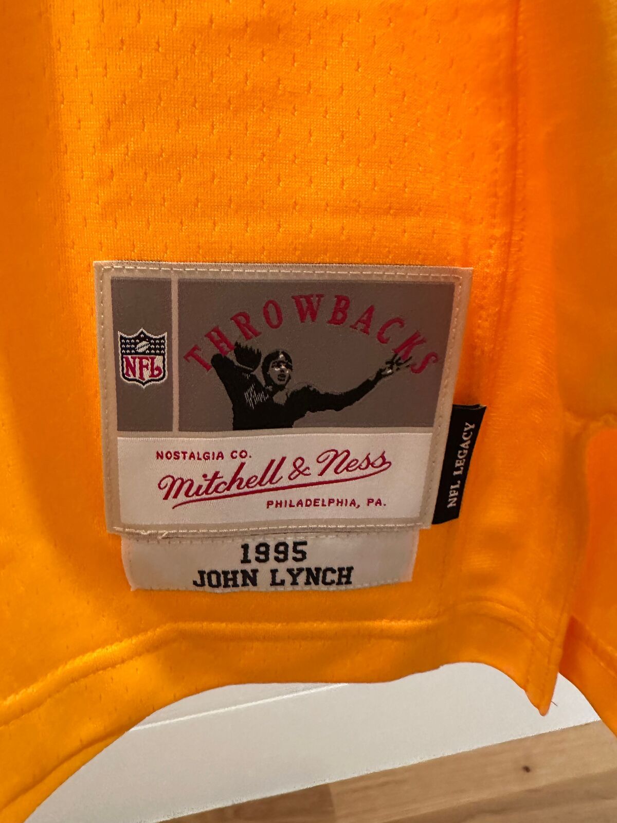 John Lynch Signed Tampa Bay Buccaneers 1995 Mitchell & Ness Jersey – Beckett