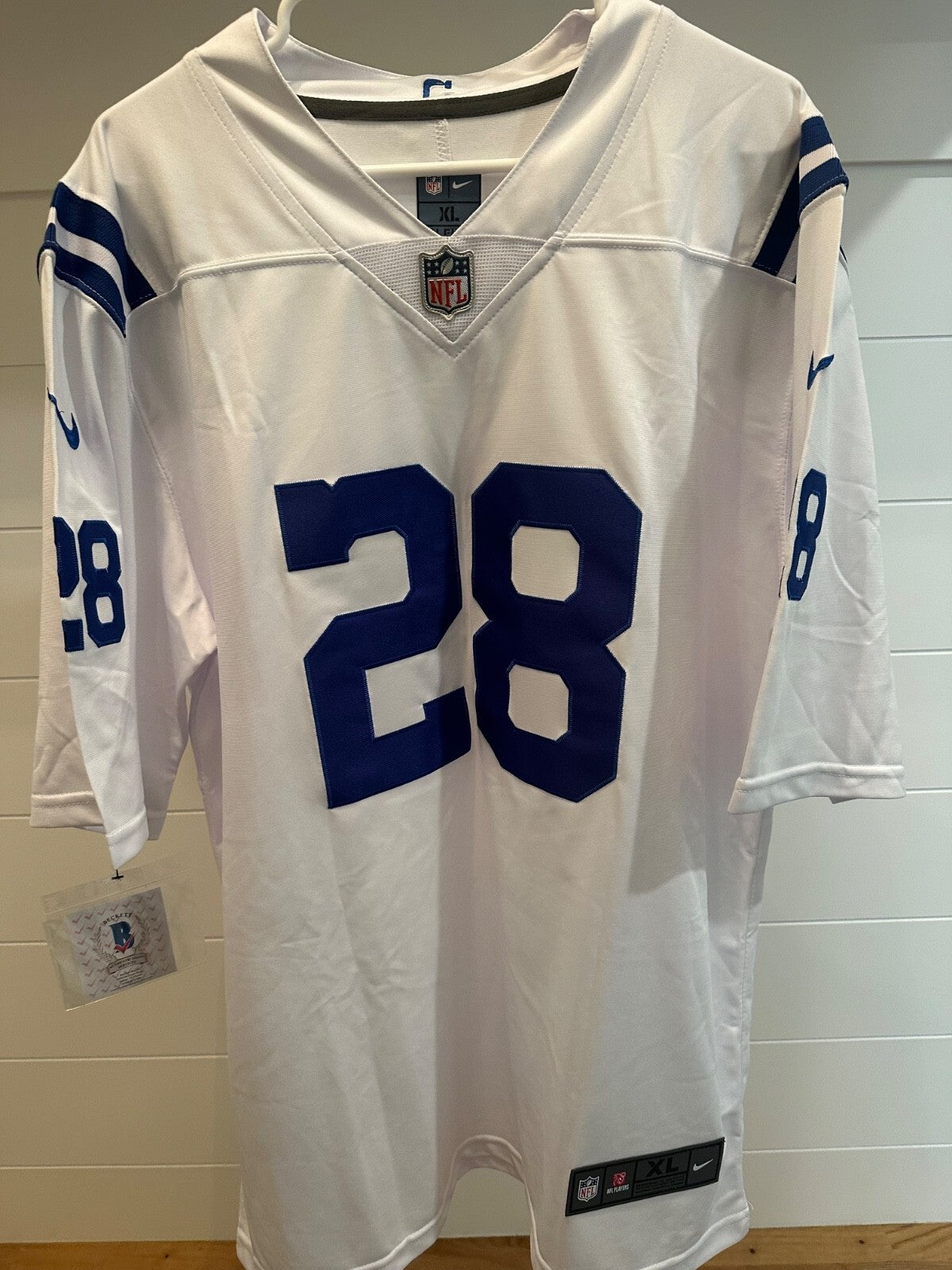 Jonathan Taylor Signed Colts Nike Replica Jersey XL – Beckett COA