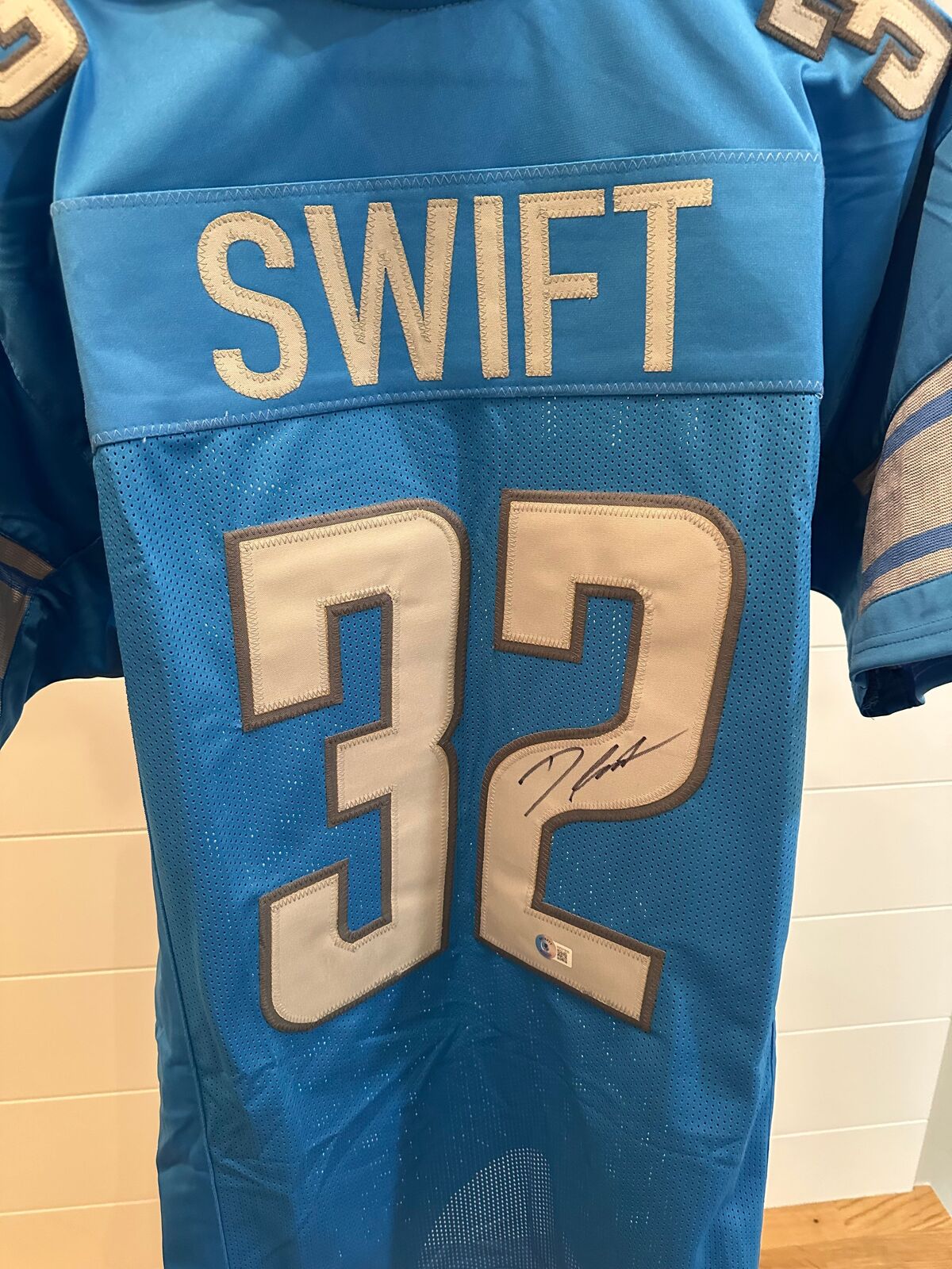 D’Andre Swift Signed Detroit Lions #32 Jersey – Beckett Authenticated