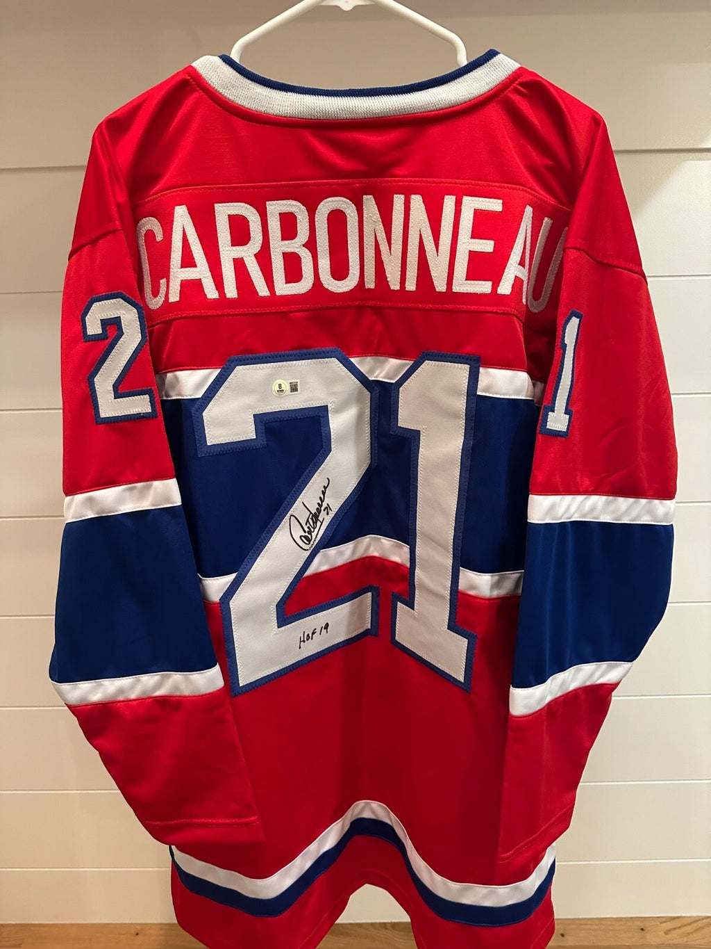 Guy Carbonneau Signed Montreal Canadiens Jersey “HOF 19” Beckett Witnessed