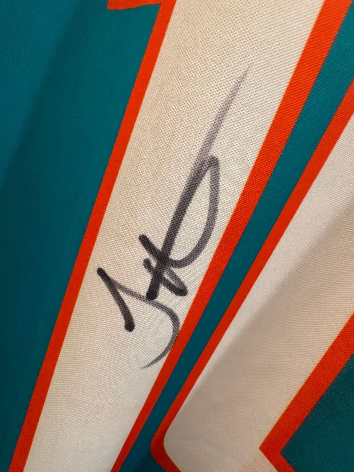 Tyreek Hill Autographed Miami Dolphins Nike Jersey – Beckett Witnessed COA – XL