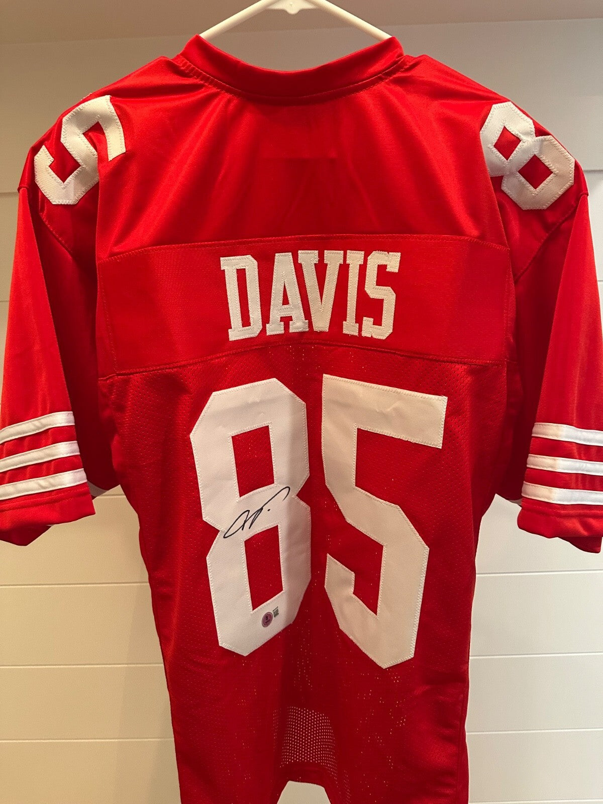 Vernon Davis Signed San Francisco 49ers #85 Jersey – Beckett Witnessed