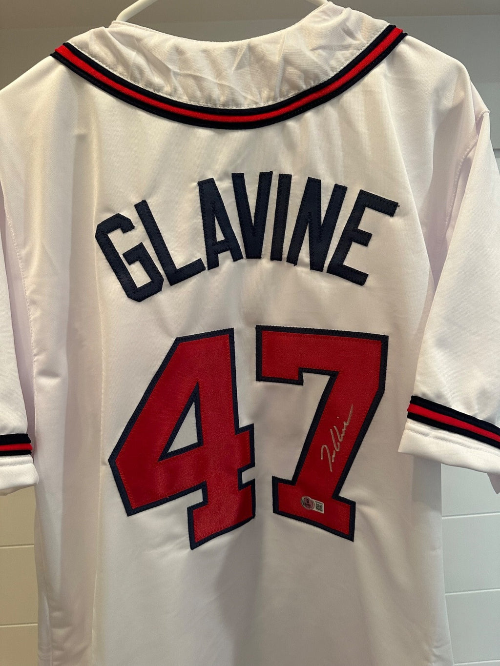Tom Glavine Signed Atlanta #47 Jersey – Beckett Witnessed