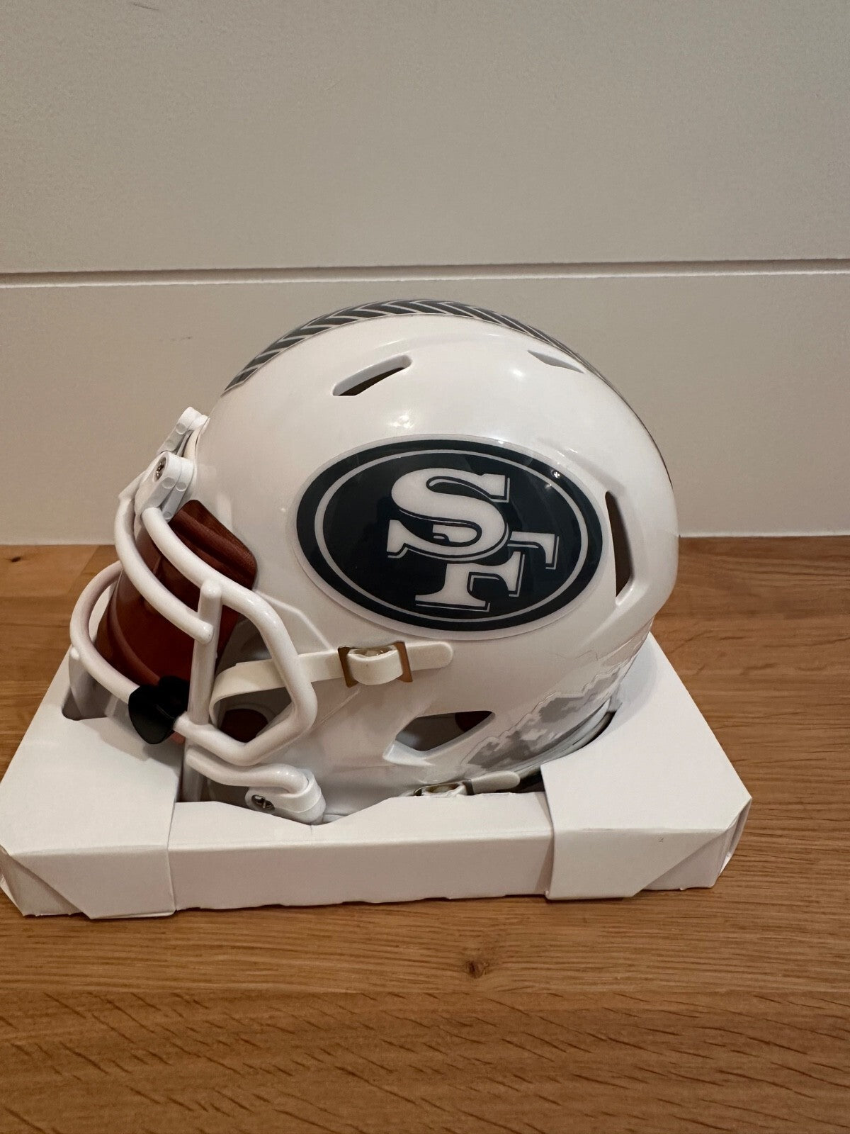 Roger Craig Signed 49ers Salute to Service Mini Helmet – Beckett Witnessed