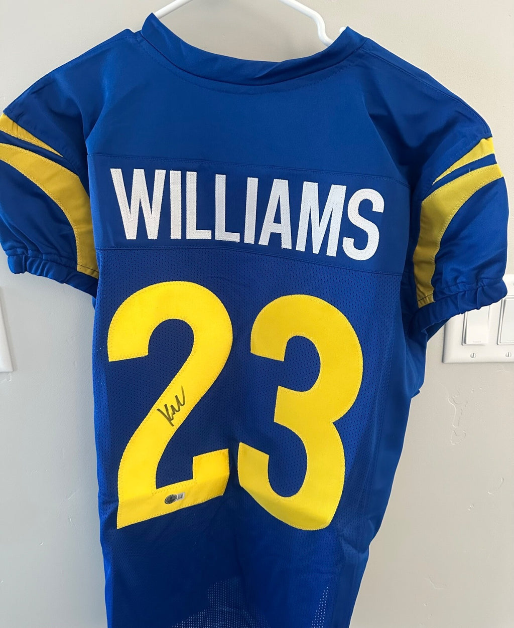Kyren Williams Signed Rams Jersey with game cut sleeves – Beckett Authenticated