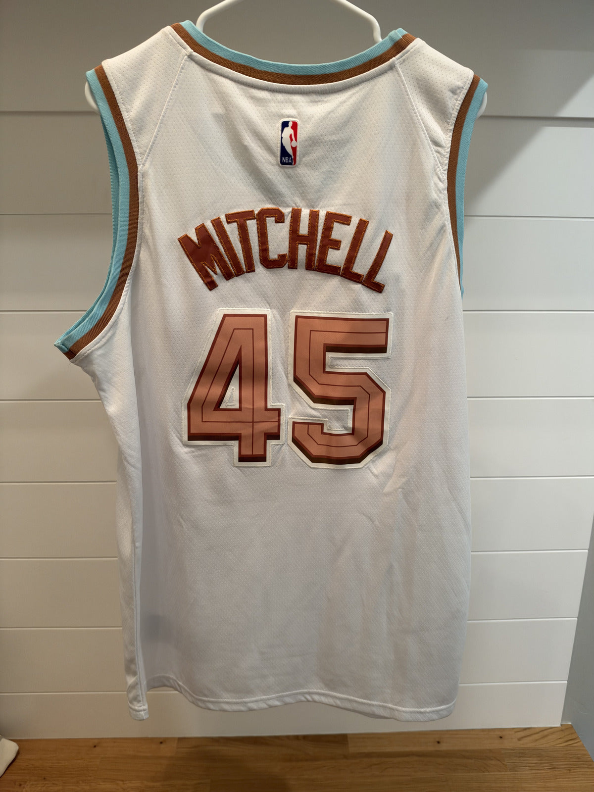 Donovan Mitchell Cleveland Cavaliers #45 The Land White Jersey Size 52 Unsigned