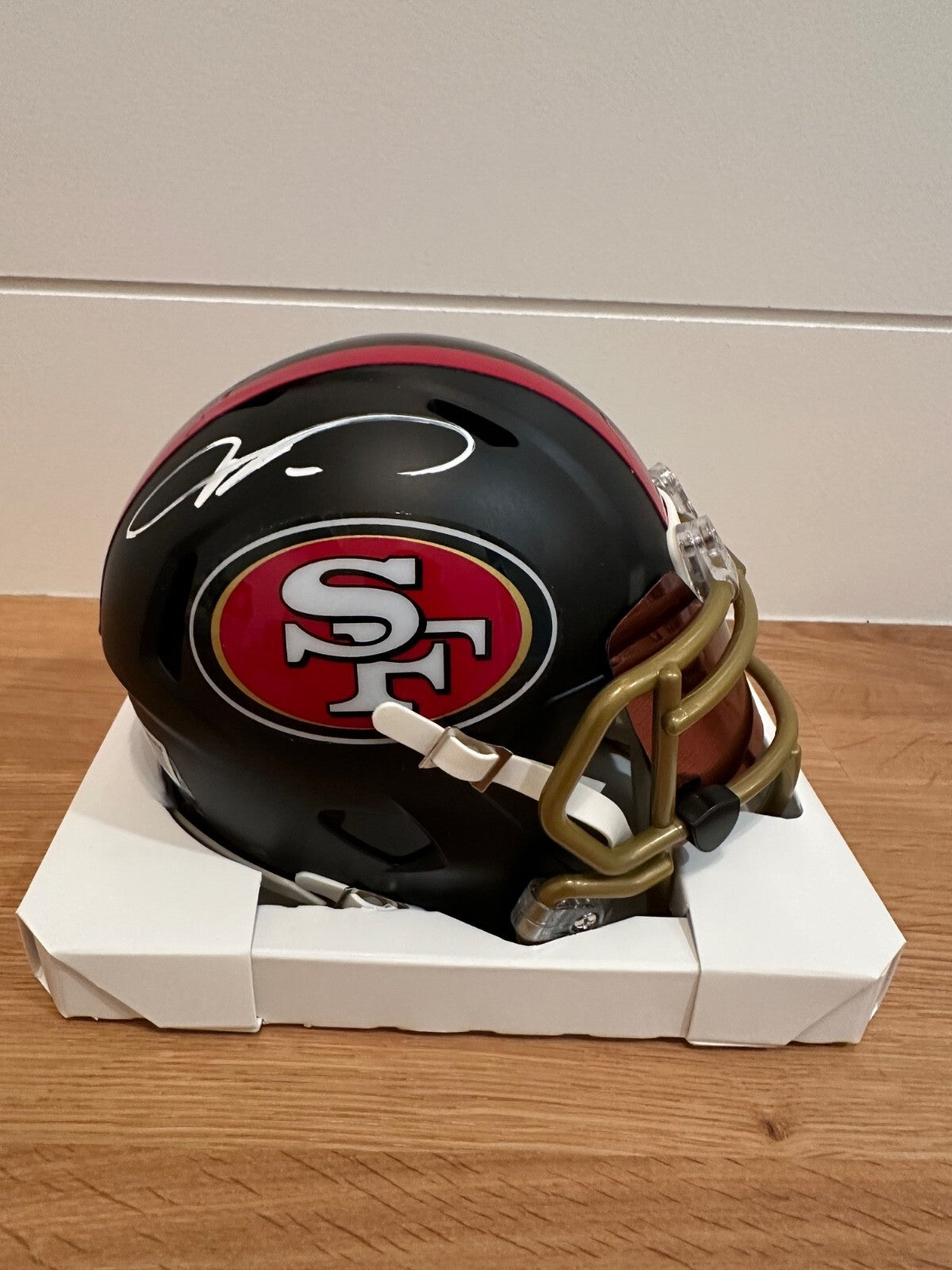 Vernon Davis Signed 49ers Eclipse Mini Helmet – Beckett Witnessed