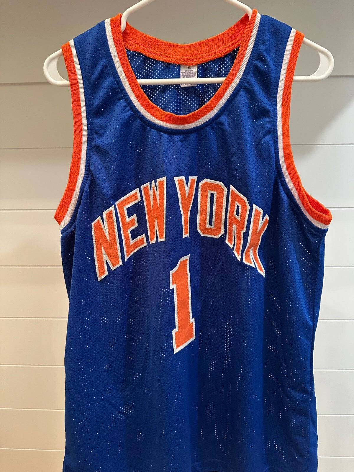 Chris Childs Signed New York Knicks #1 Blue Jersey – Beckett Witnessed