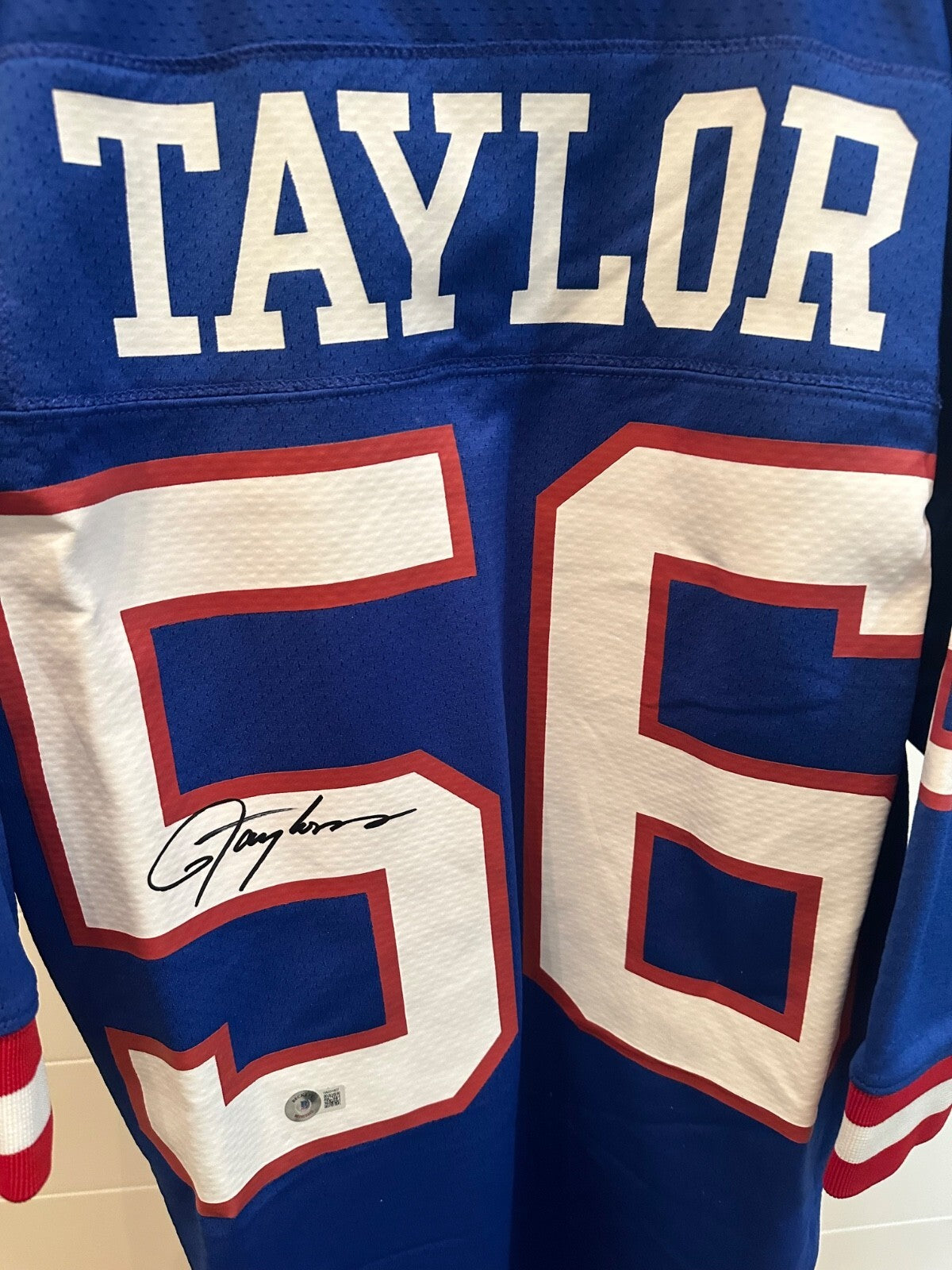 Lawrence Taylor Signed Giants Mitchell & Ness Authentic Jersey – Beckett