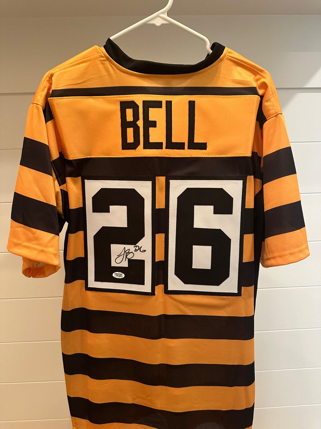 Le’Veon Bell Signed Pittsburgh #26 Bumblebee Jersey – Authenticated – XL