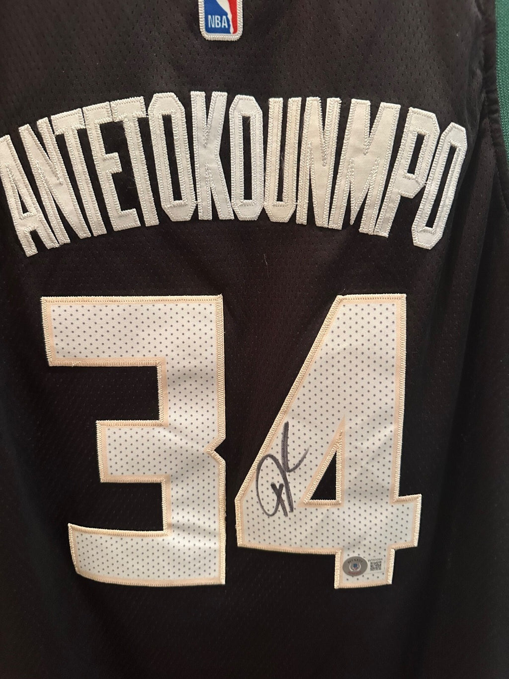 Giannis Antetokounmpo Signed Bucks Nike Swingman Jersey – Beckett Witnessed